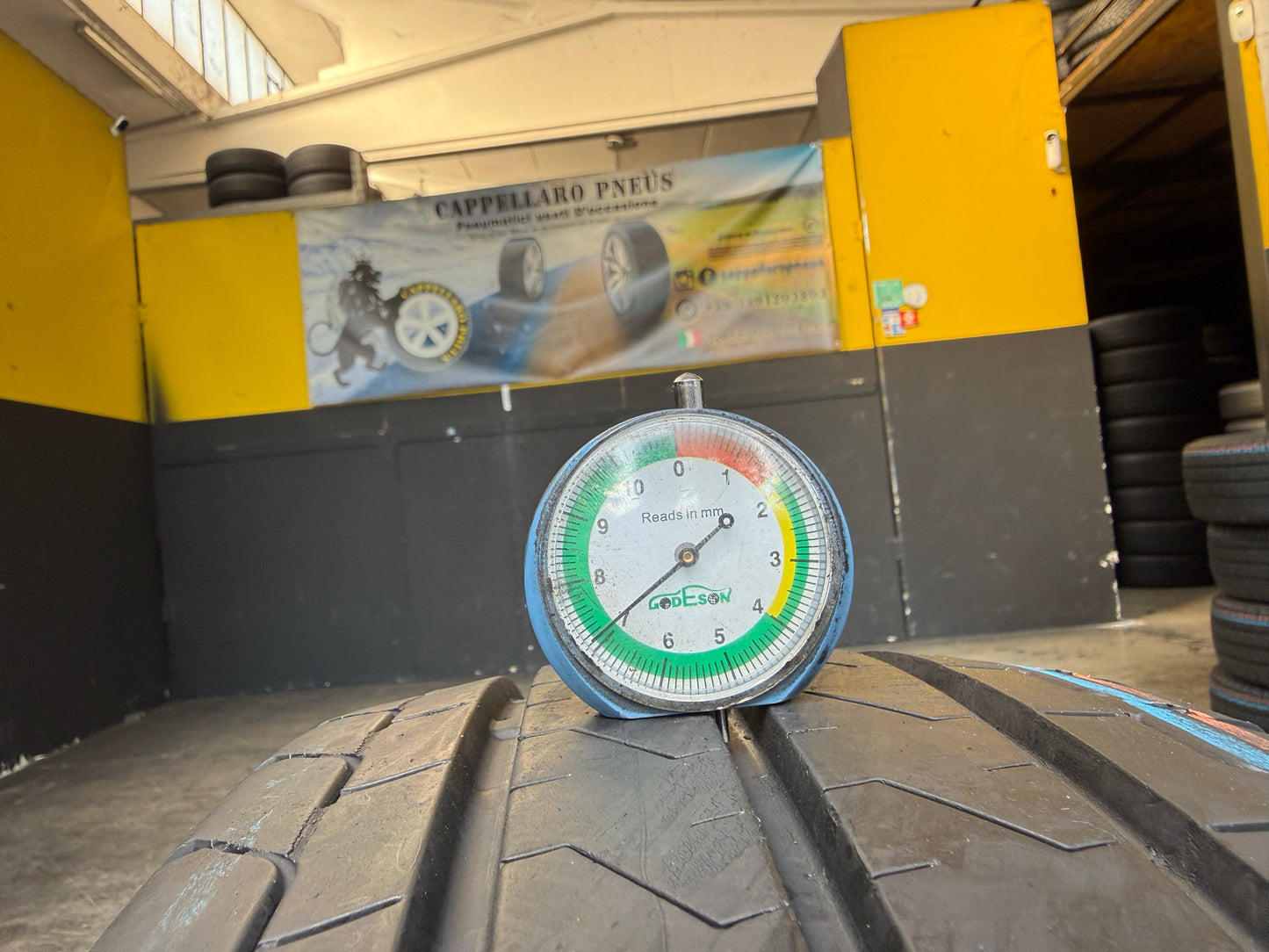 Usato: 2 Pneumatici Bridgestone Duravis Van 215/65R16C 109/107T 8PR Enliten Estivi 90% Residui