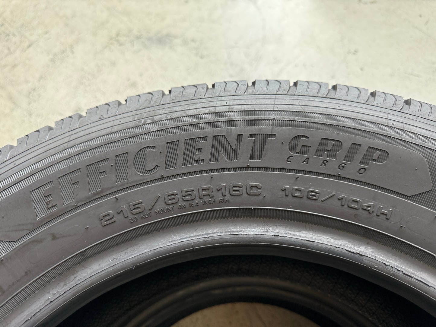 Usato: 2 Pneumatici Goodyear EfficientGrip Cargo 215/65R16C 106/104H Estivi 90% Residui