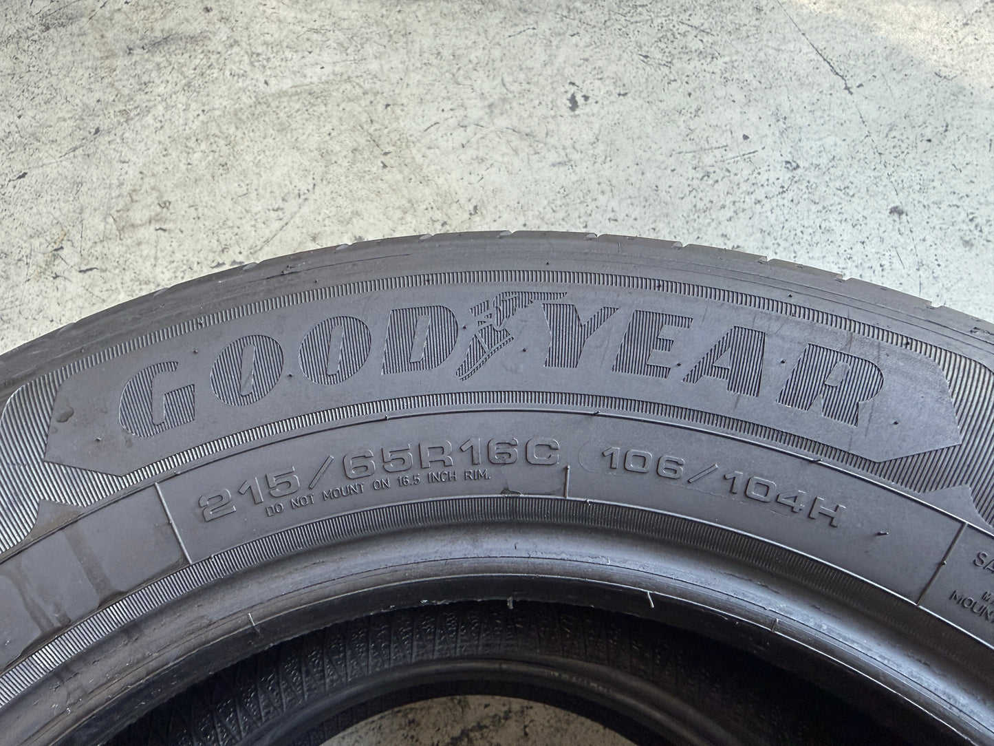 Usato: 2 Pneumatici Goodyear EfficientGrip Cargo 2 215/65R16C 106/104H Estivi 85% Residui