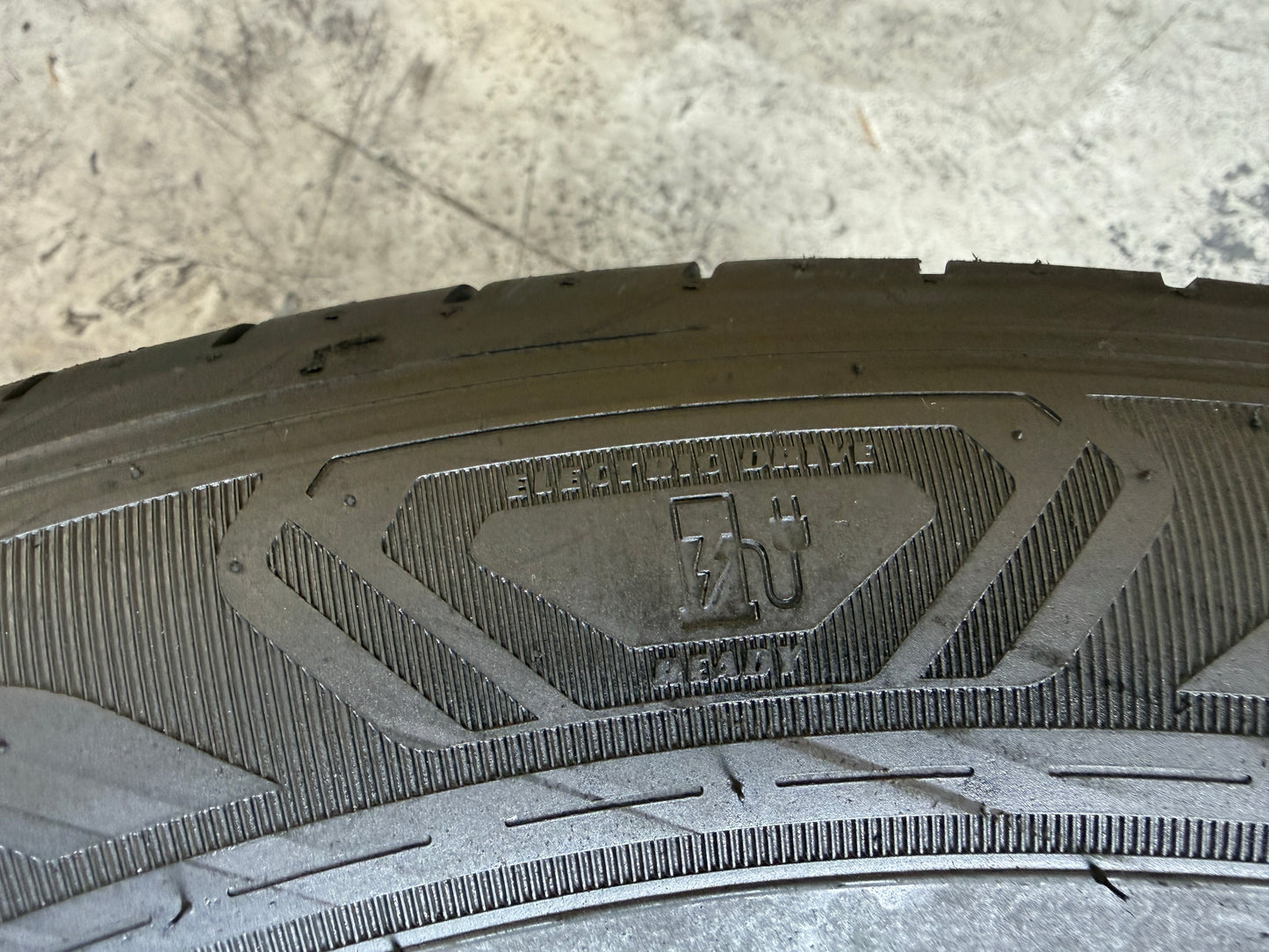 Usato: 2 Pneumatici Goodyear EfficientGrip Cargo 2 215/65R16C 106/104H Estivi 85% Residui