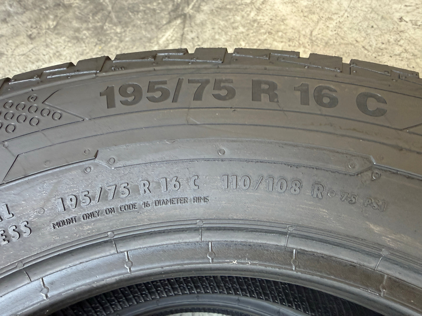 Usato: 2 Pneumatici Continental ContiVanContact 100 195/75R16C 110/108R 10PR Estivi 95% Residui