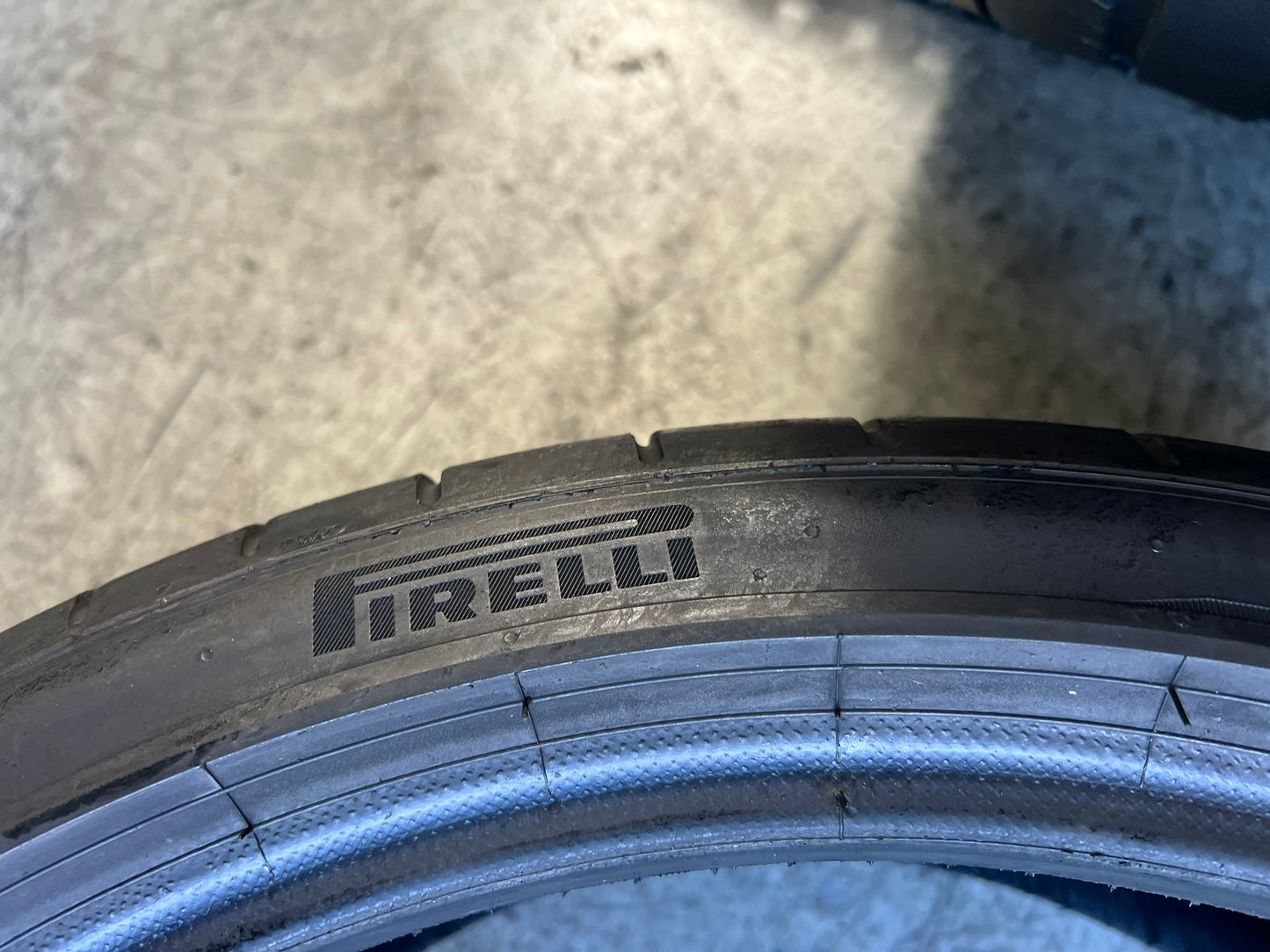 Usato: 2 Gomme 255/35R20 97Y XL Pirelli estive 90% residui