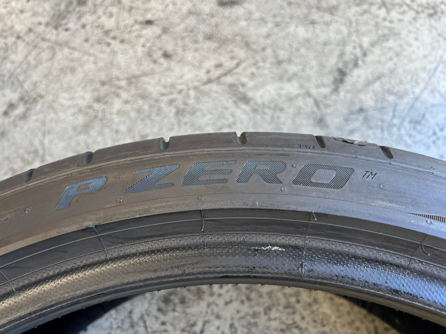 Usato: 2 Gomme 255/35R20 97Y XL Pirelli estive 90% residui