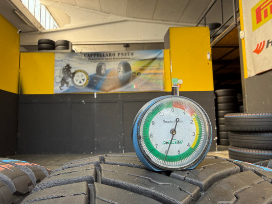 Usato: 4 Pneumatici Michelin Agilis CrossClimate 215/65R16C 109/107T 8PR 4 Stagioni 80% Residui