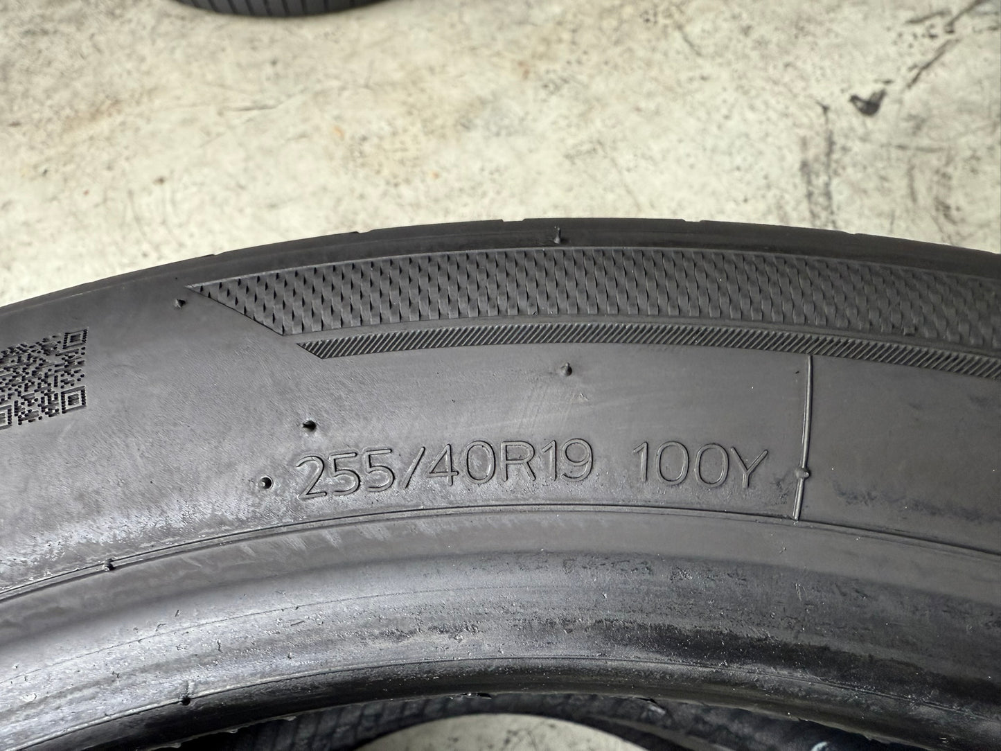 Usato: 2 Gomme 255/40R19 100Y XL Hankook Estive 70% residui