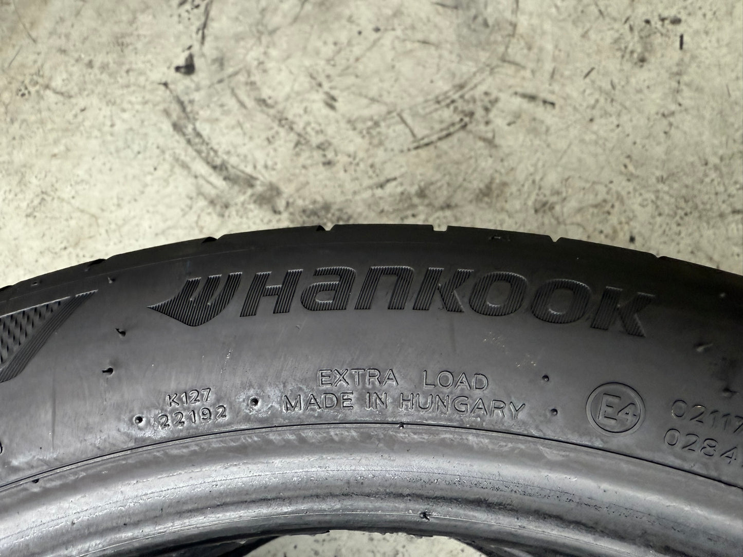 Usato: 2 Gomme 255/40R19 100Y XL Hankook Estive 70% residui