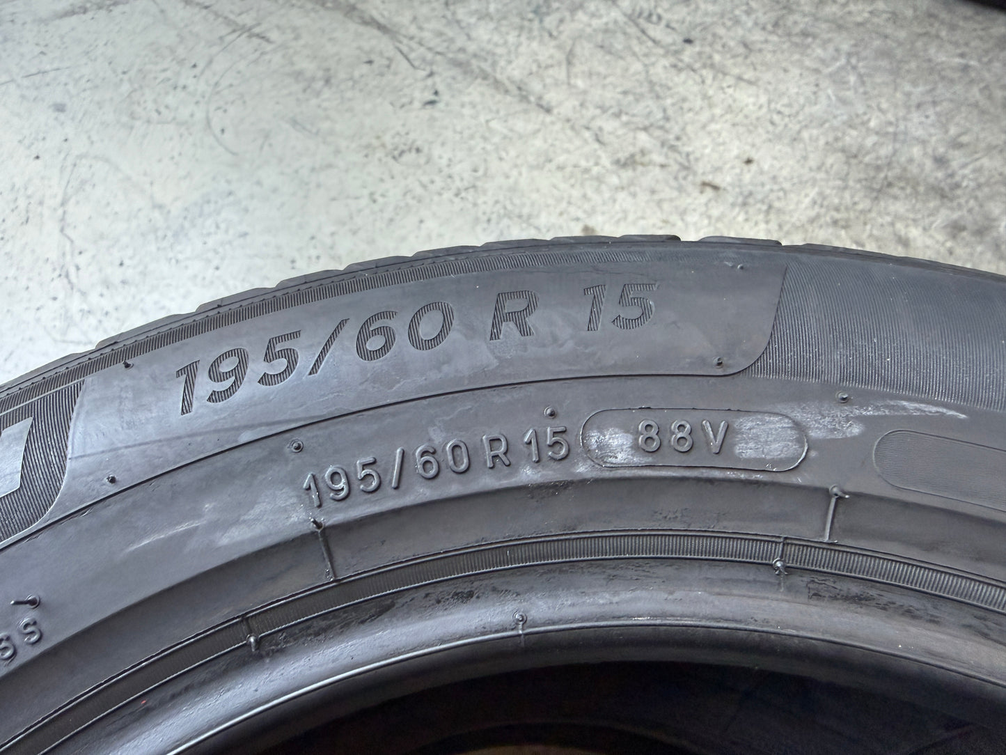 Usato: 2 Pneumatici Michelin Primacy 4 195/60R15 88V Estivi 85% Residui