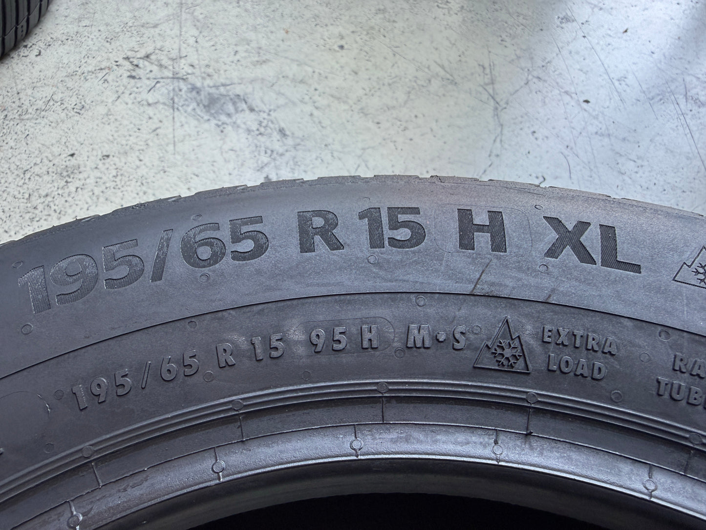 Usato: 4 Pneumatici Continental / Nexen 195/65R15 95H-95T XL 4 Stagioni 85% Residui