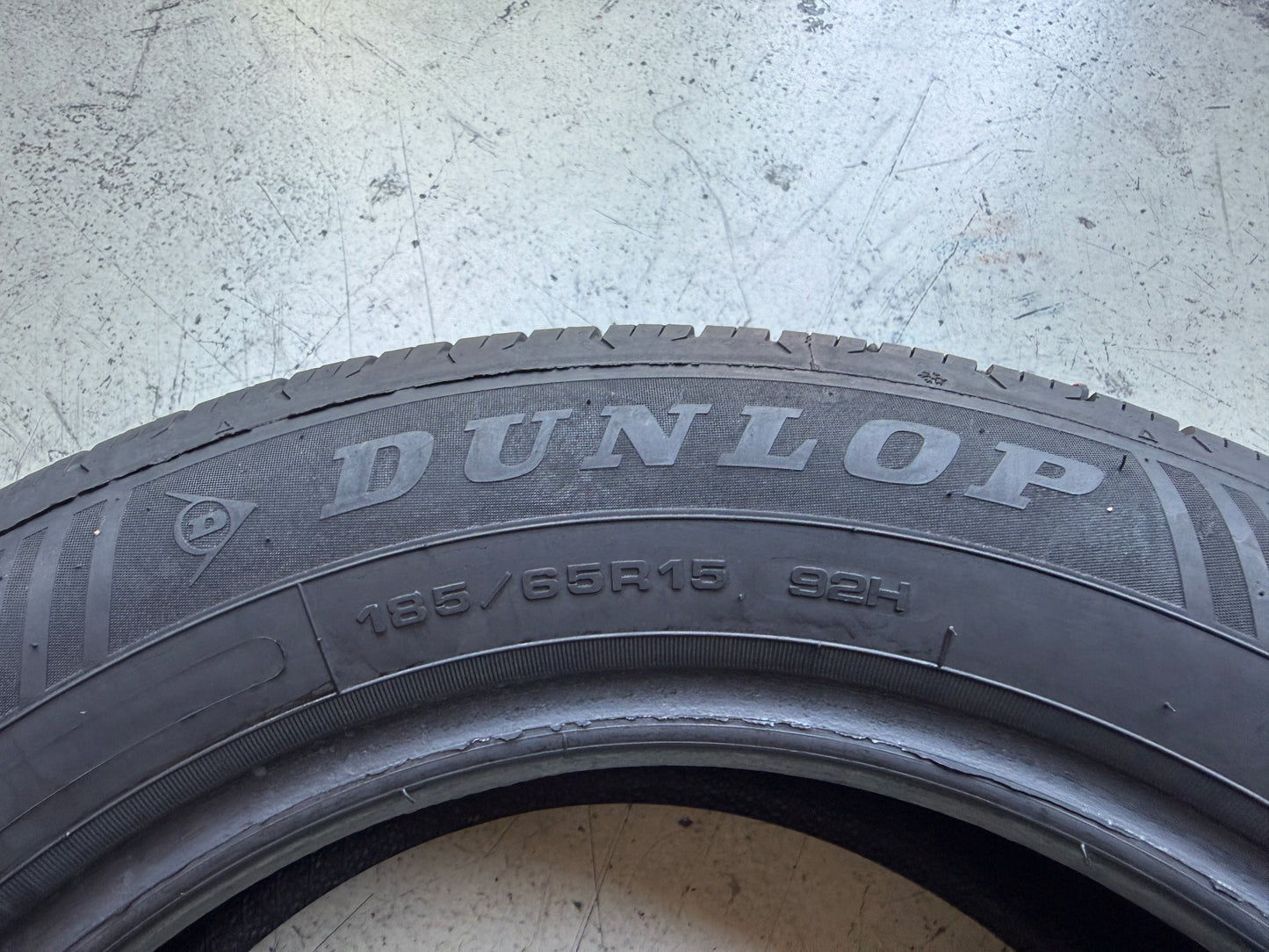Usato: 4 Pneumatici Dunlop / Firestone 185/65R15 92H XL 4 Stagioni 85% Residui