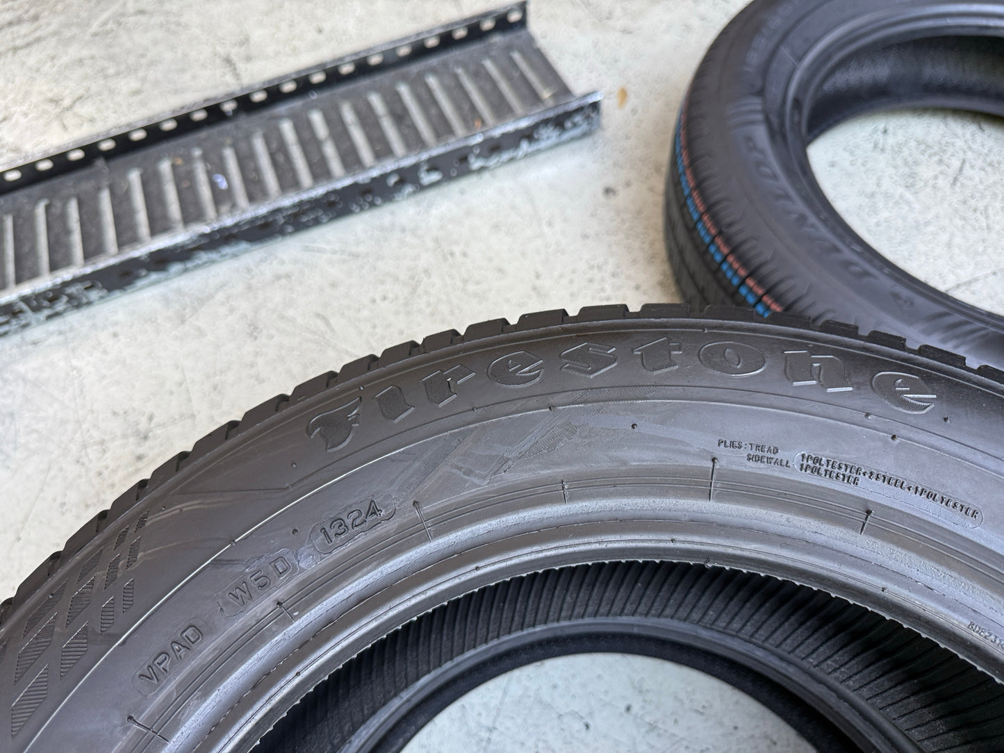 Usato: 4 Pneumatici Dunlop / Firestone 185/65R15 92H XL 4 Stagioni 85% Residui