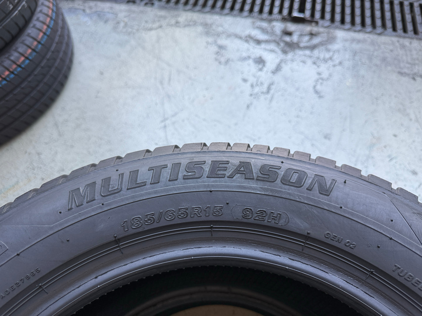 Usato: 4 Pneumatici Dunlop / Firestone 185/65R15 92H XL 4 Stagioni 85% Residui
