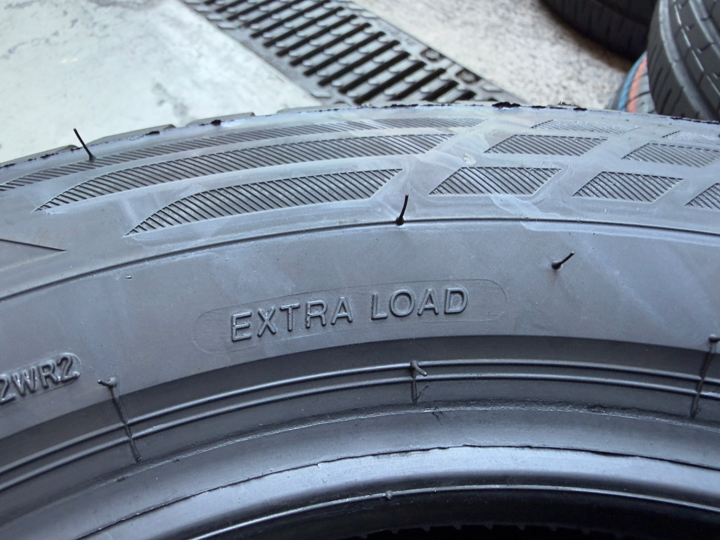 Usato: 4 Pneumatici Dunlop / Firestone 185/65R15 92H XL 4 Stagioni 85% Residui