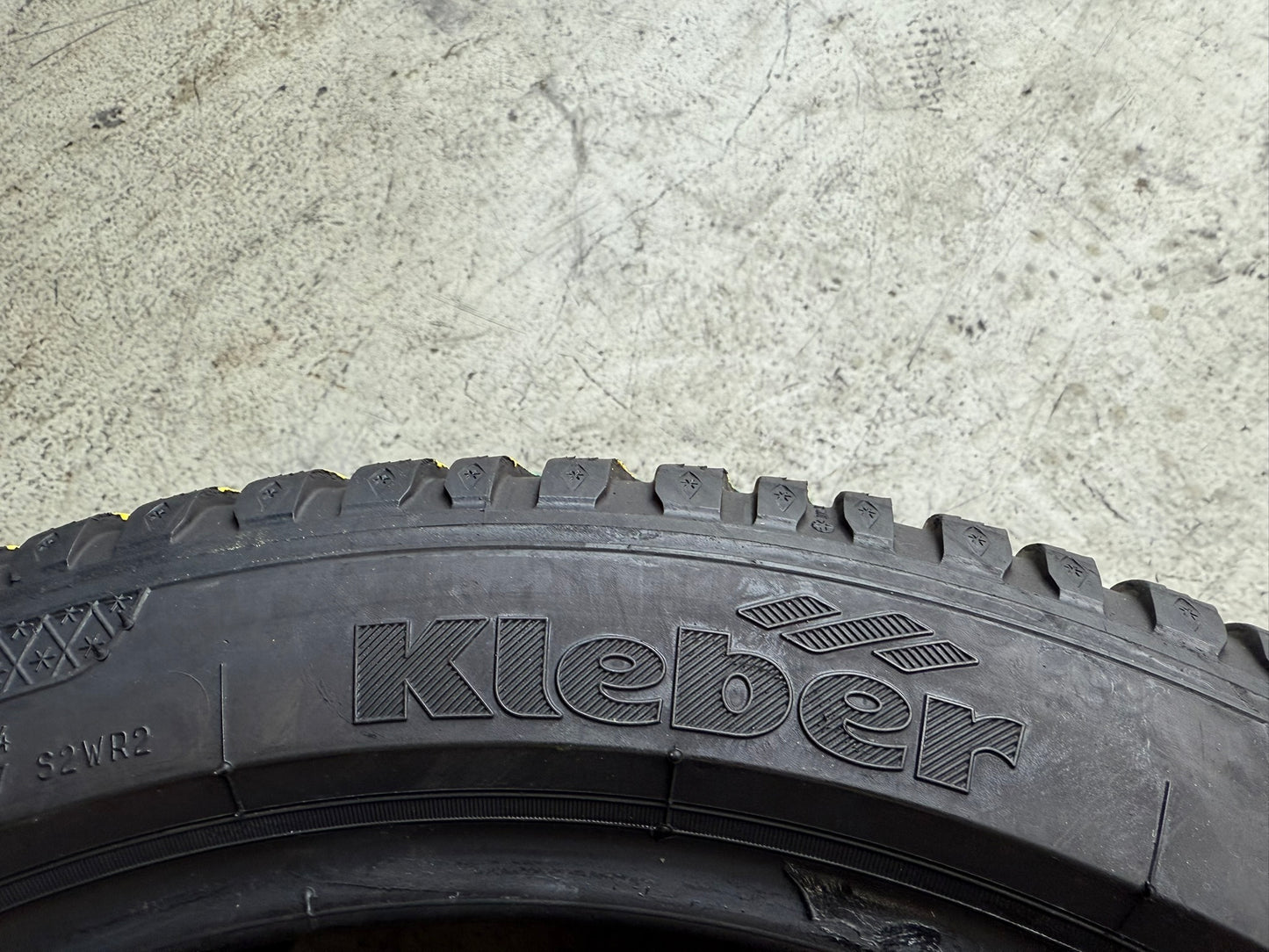 Usato: 2 Gomme 215/45R17 91H XL Kleber Invernale 80% residui