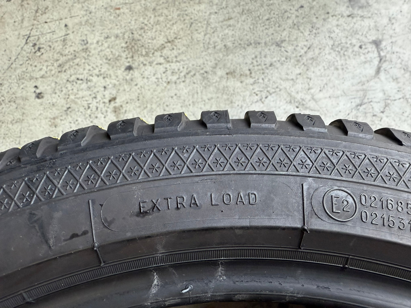 Usato: 2 Gomme 215/45R17 91H XL Kleber Invernale 80% residui