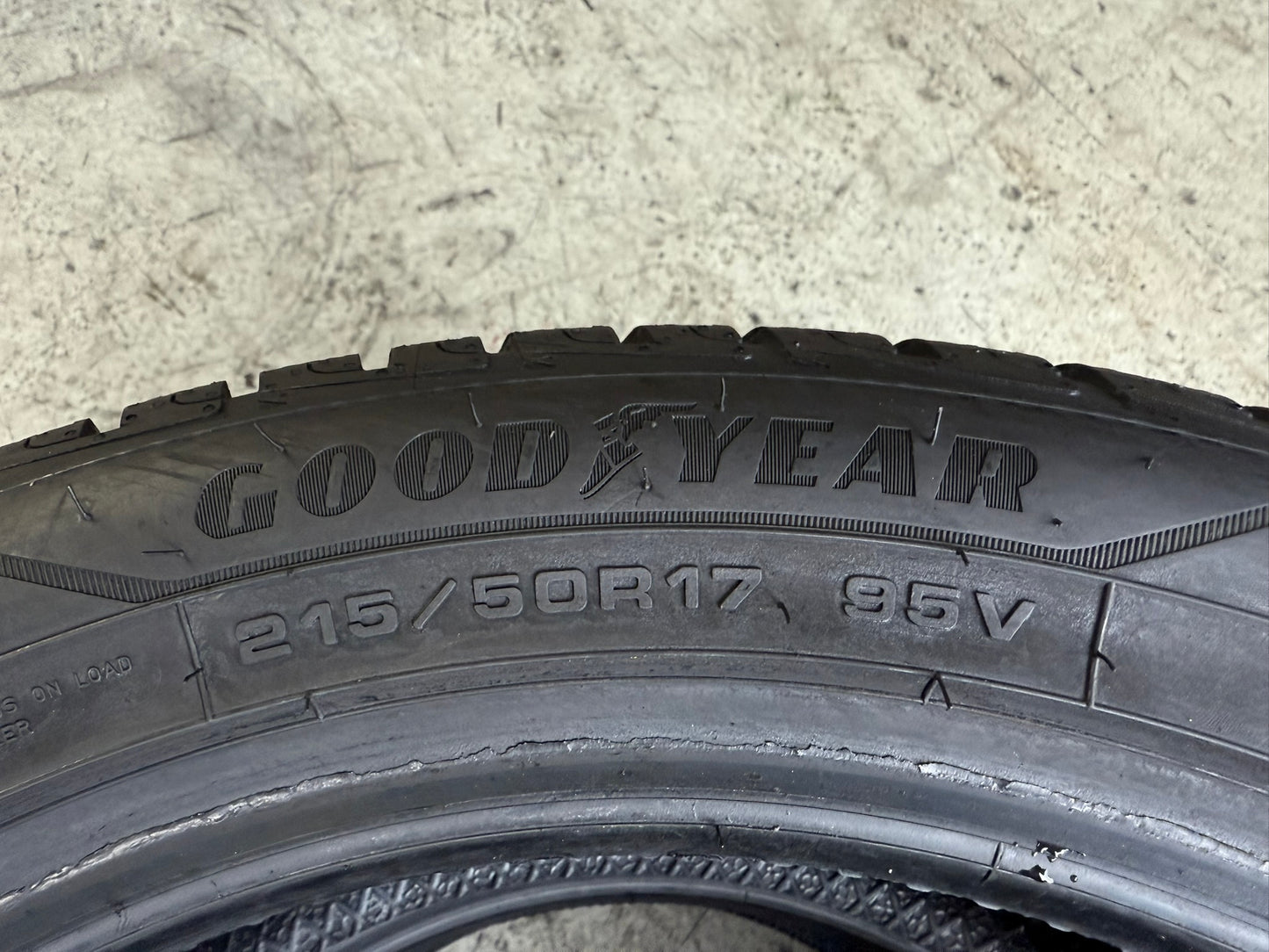 Usato: 2 Gomme 215/50R17 95V XL Goodyear Invernali 99% residui