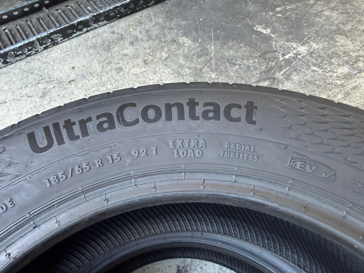 Usato: 2 Pneumatici Continental UltraContact 185/65R15 92T XL EVc Estivi 80% Residui