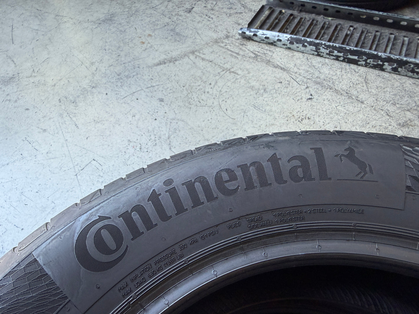 Usato: 2 Pneumatici Continental UltraContact 185/65R15 92T XL EVc Estivi 80% Residui