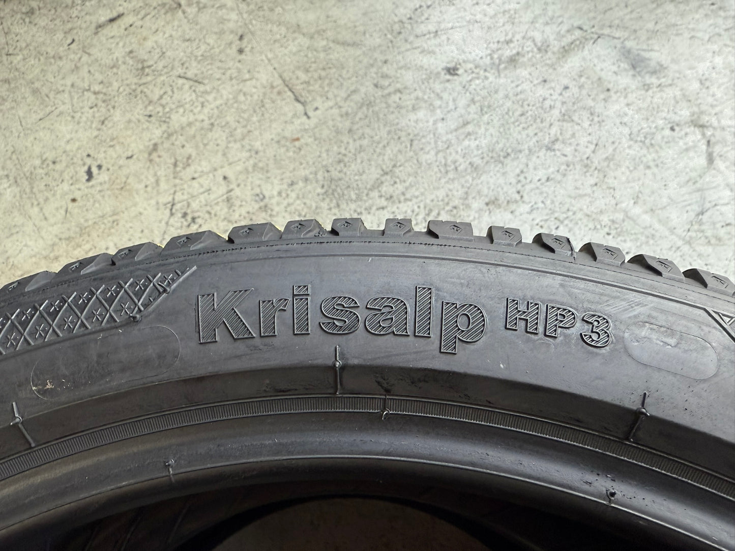 Usato: 2 Gomme 245/40R18 97V XL Kleber Invernali 95% residui