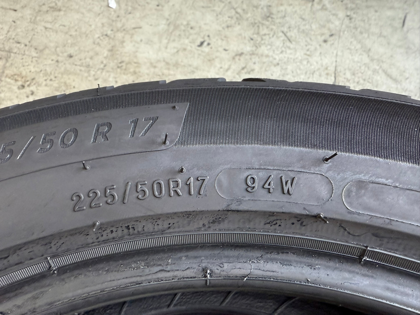 Usato: 2 Gomme 225/50R17 94W Michelin 4 Stagioni 80% residui