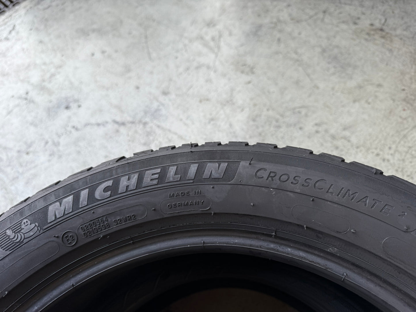 Usato: 2 Gomme 225/50R17 94W Michelin 4 Stagioni 80% residui