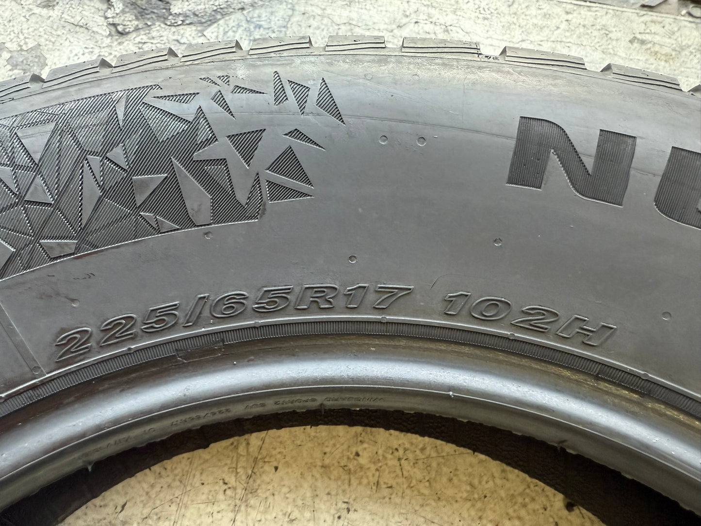 Usato: 4 Gomme 225/65R17 102H Nexen Invernali 75% residui
