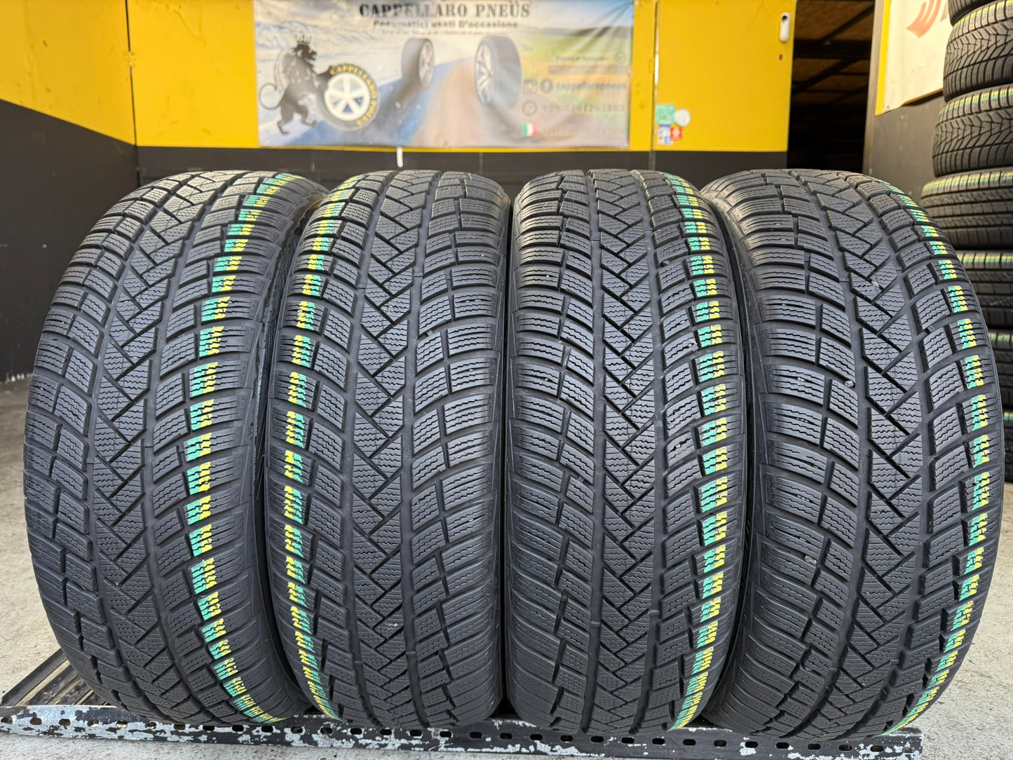 Usato: 4 Gomme 225/55R18 102V XL Vredestein Invernali 99% residui