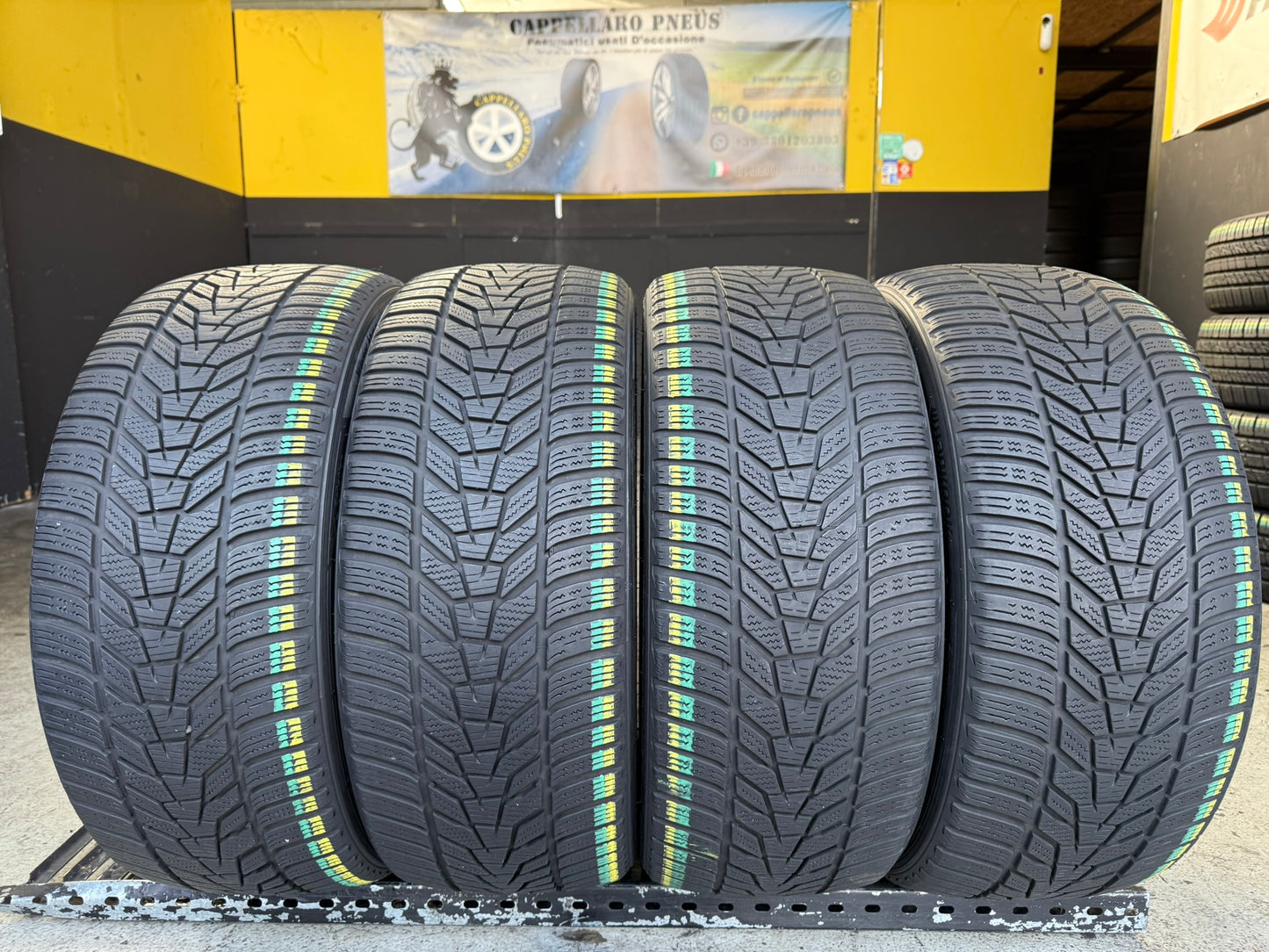Usato: 4 Gomme 235/40R19 96V XL Hankook Invernali 75-85% residui