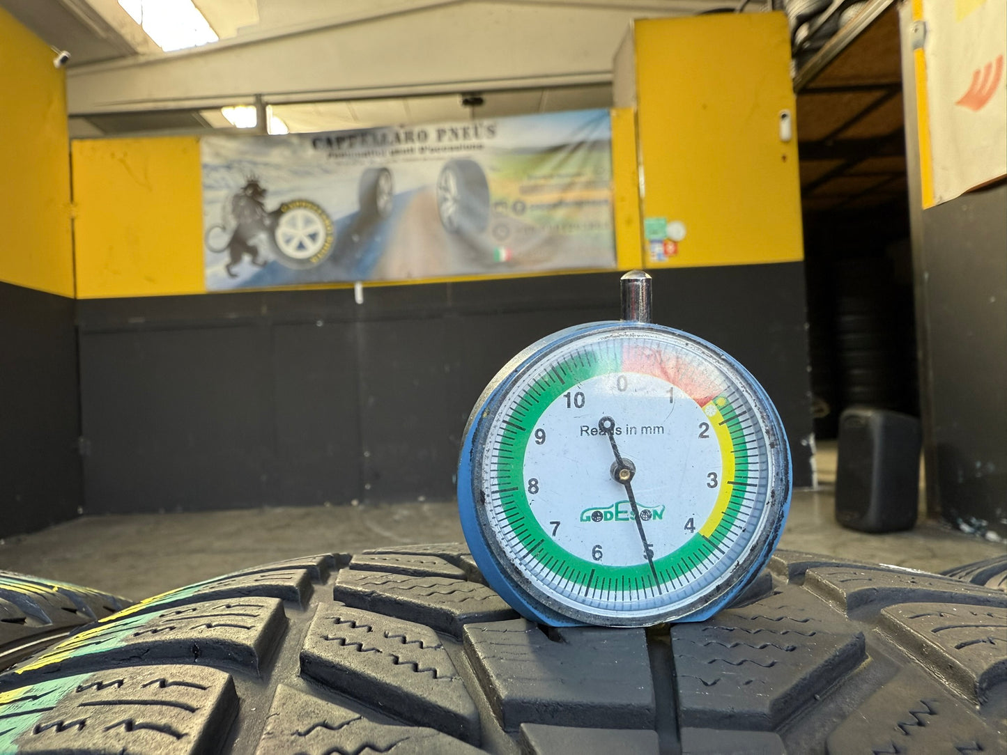 Usato: 4 Gomme 235/40R19 96V XL Hankook Invernali 75-85% residui