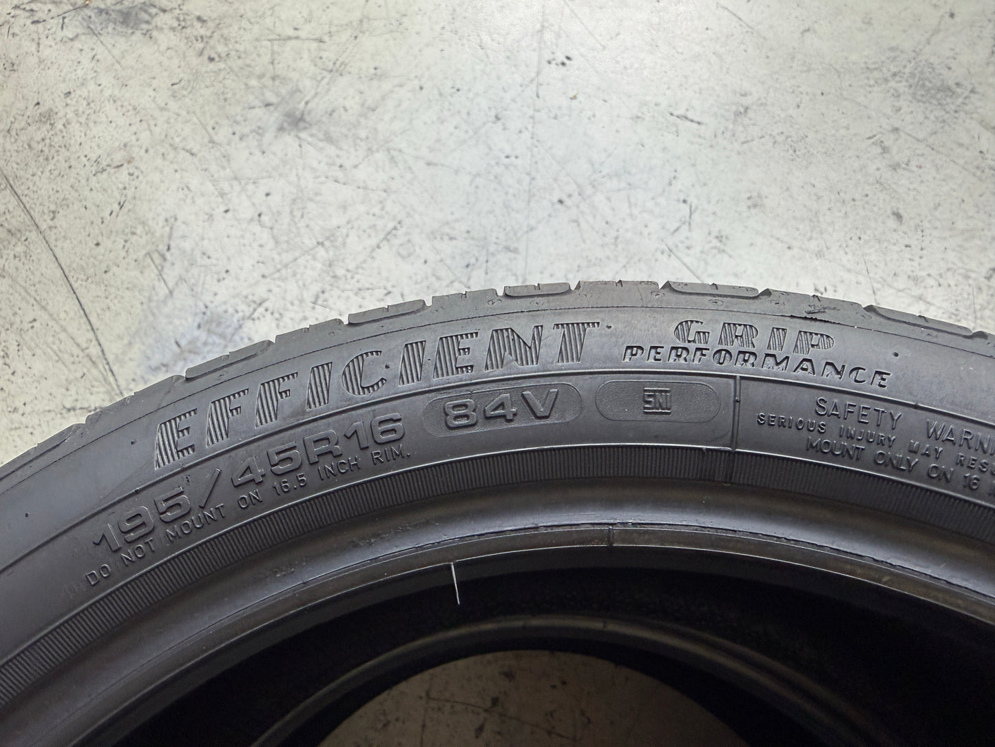 Usato: 2 Pneumatici Goodyear EfficientGrip Performance 195/45R16 84V XL Estivi 90% Residui