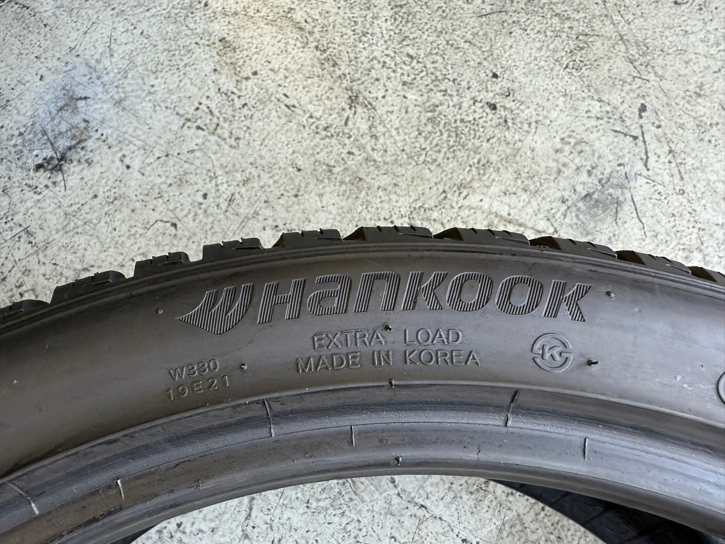 Usato: 4 Gomme 235/40R19 96V XL Hankook Invernali 75-85% residui