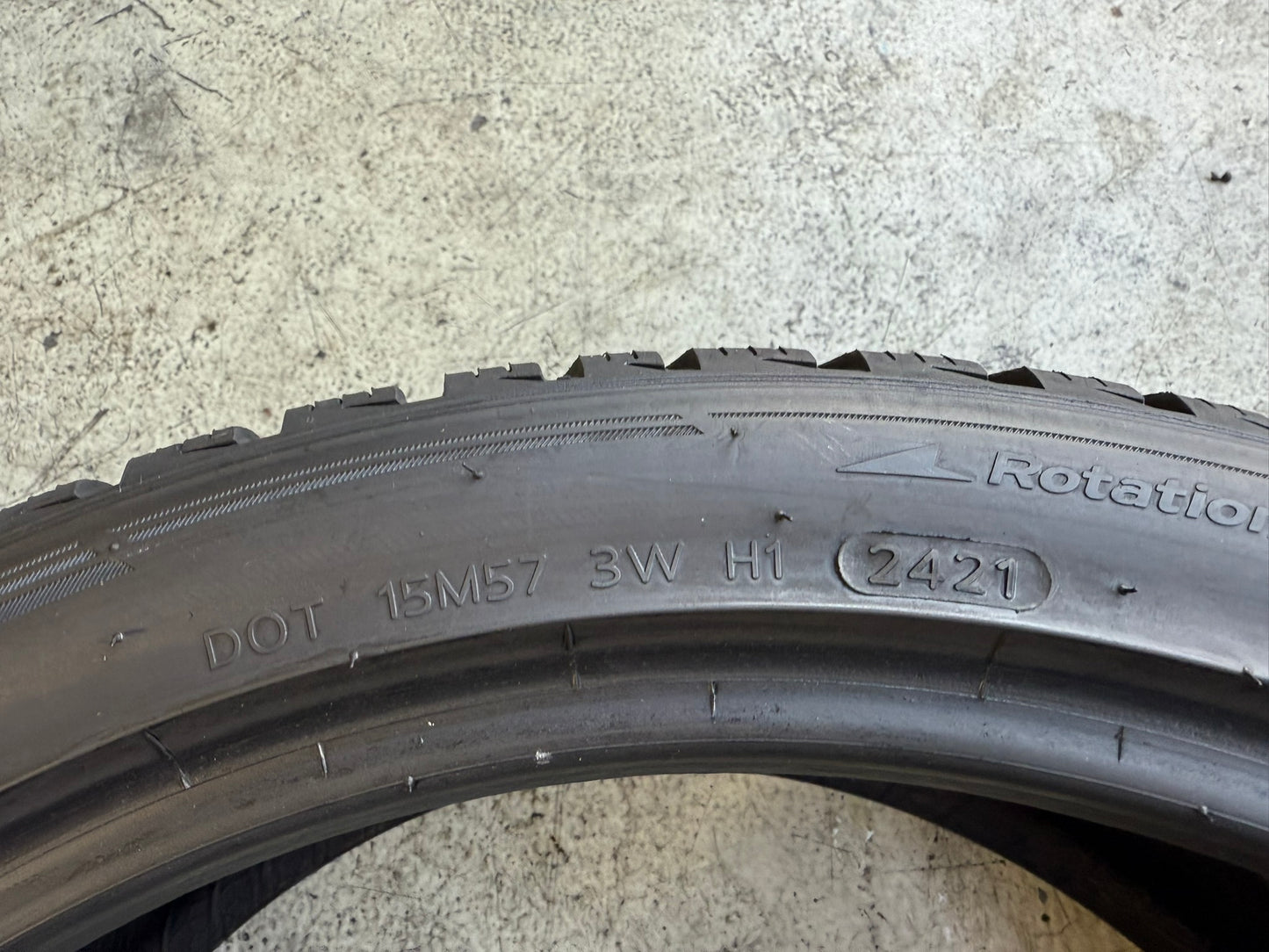 Usato: 4 Gomme 235/40R19 96V XL Hankook Invernali 75-85% residui