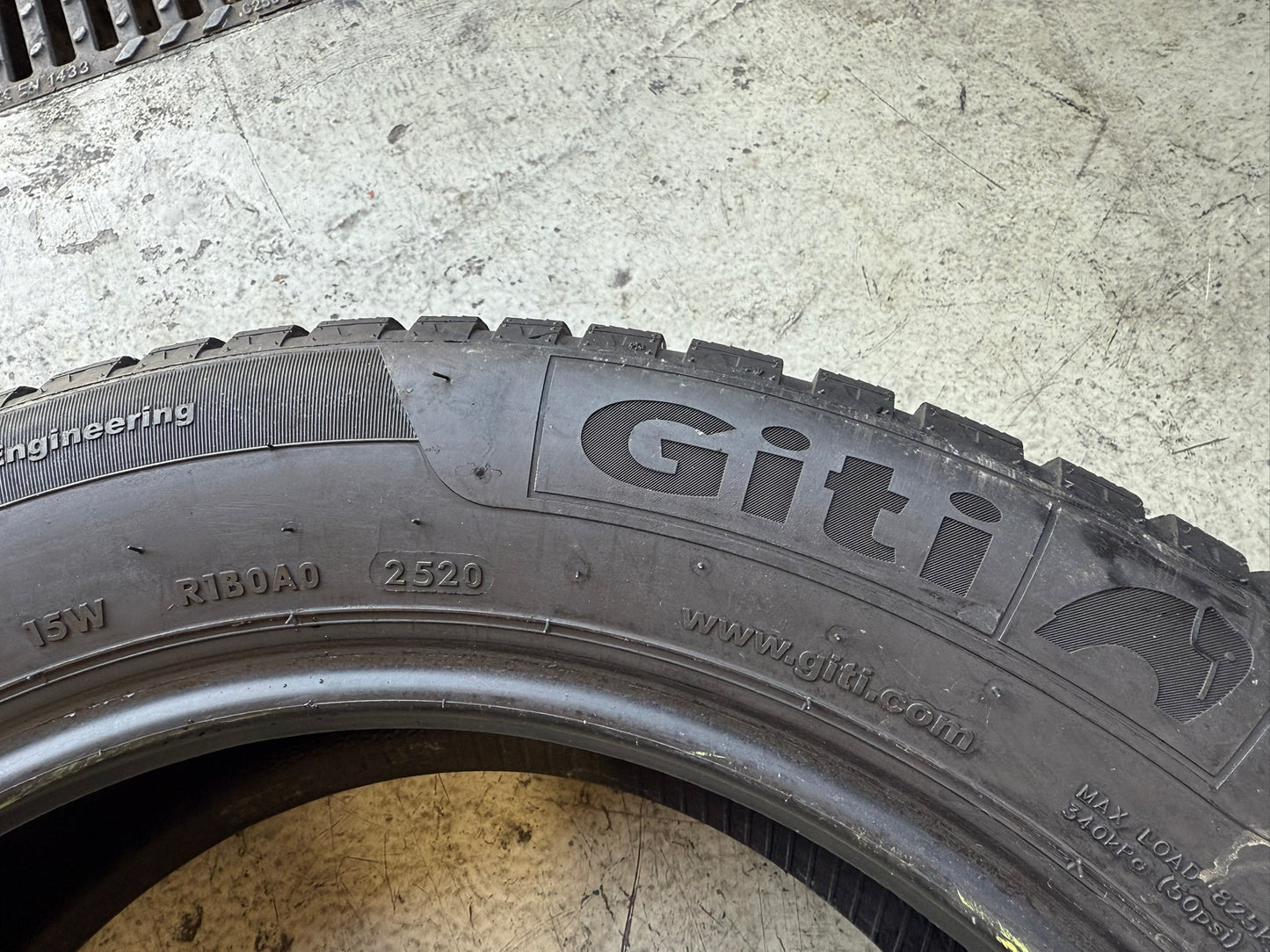 Usato: 4 Gomme 225/55R17 101V XL Giti Invernale 90% residui