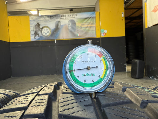 Usato: 4 Gomme 215/60R17C 109/107T Falken Invernali 90–95% residui