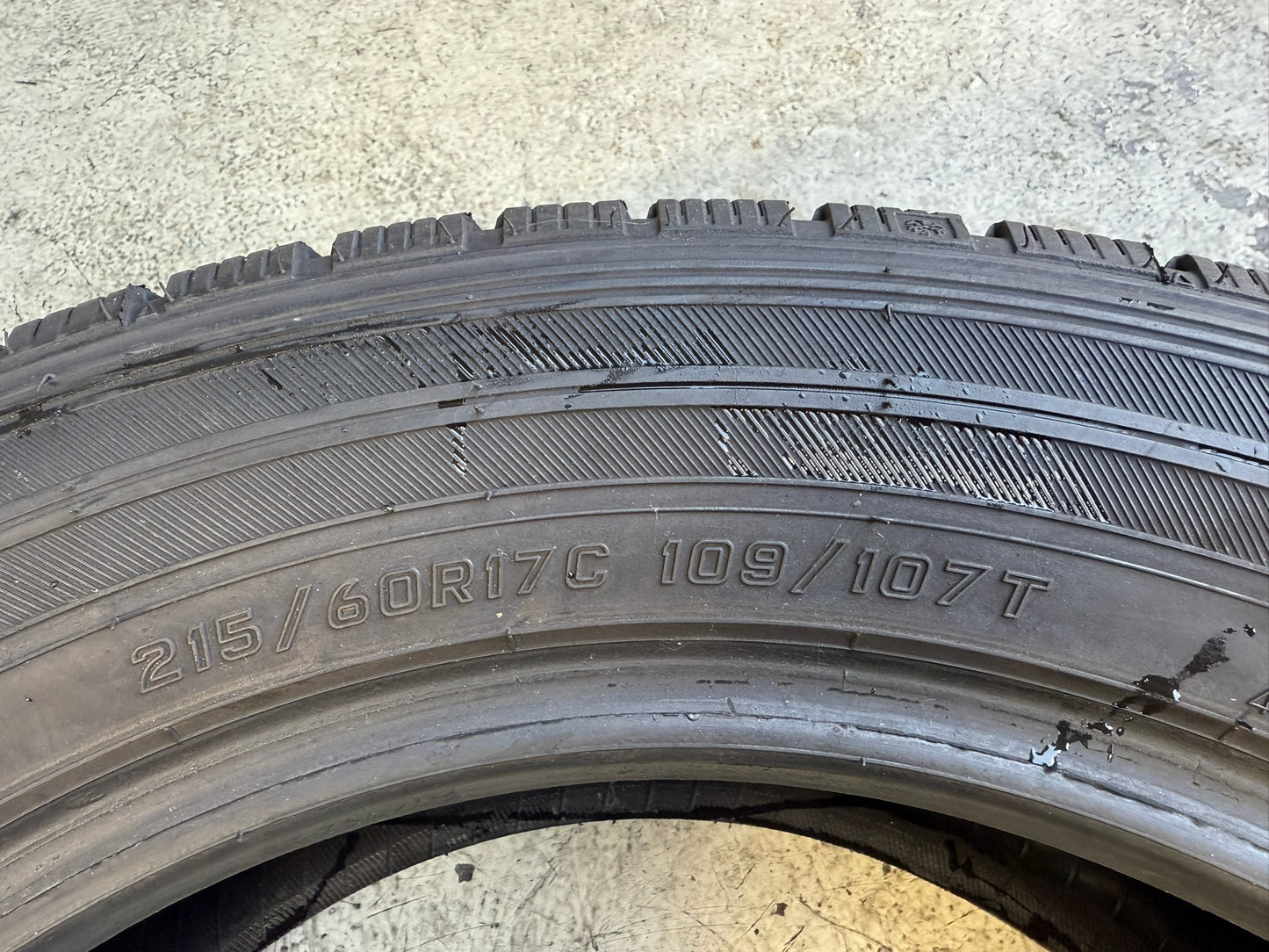 Usato: 4 Gomme 215/60R17C 109/107T Falken Invernali 90–95% residui