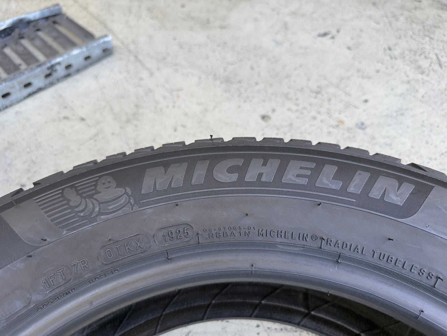 Usato: 4 Pneumatici Michelin CrossClimate 2 205/60R16 96H XL 4 Stagioni 85% Residui DOT 2025