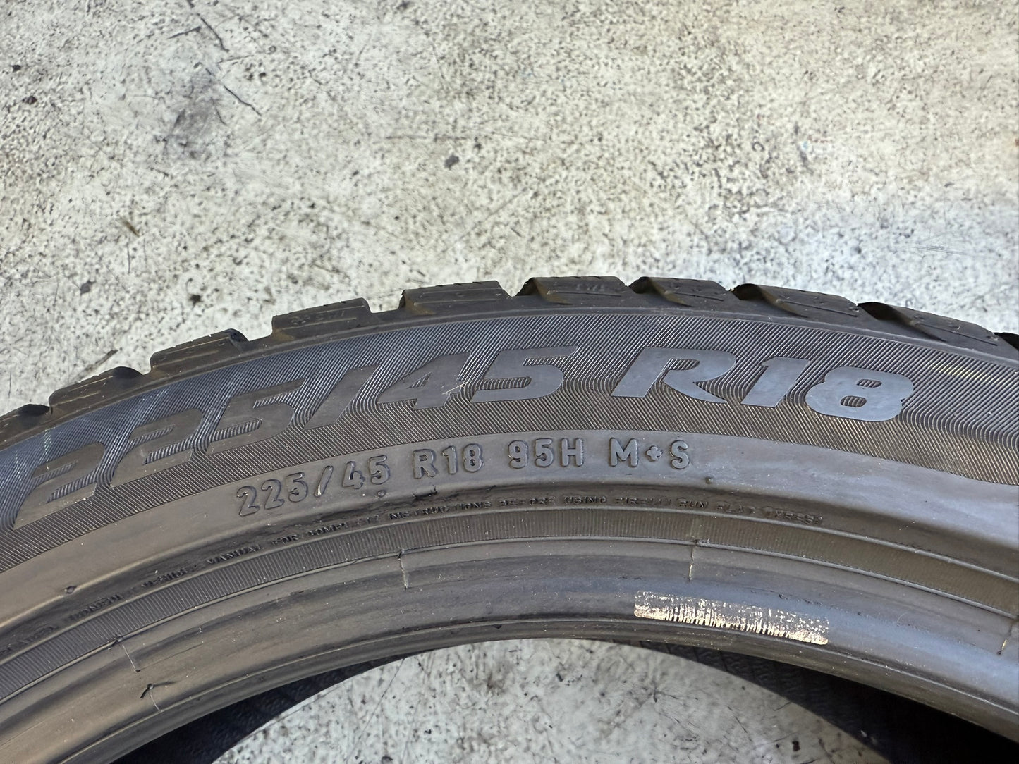 Usato: 4 Gomme 225/45R18 95H XL RSC Pirelli Invernali 95% residui