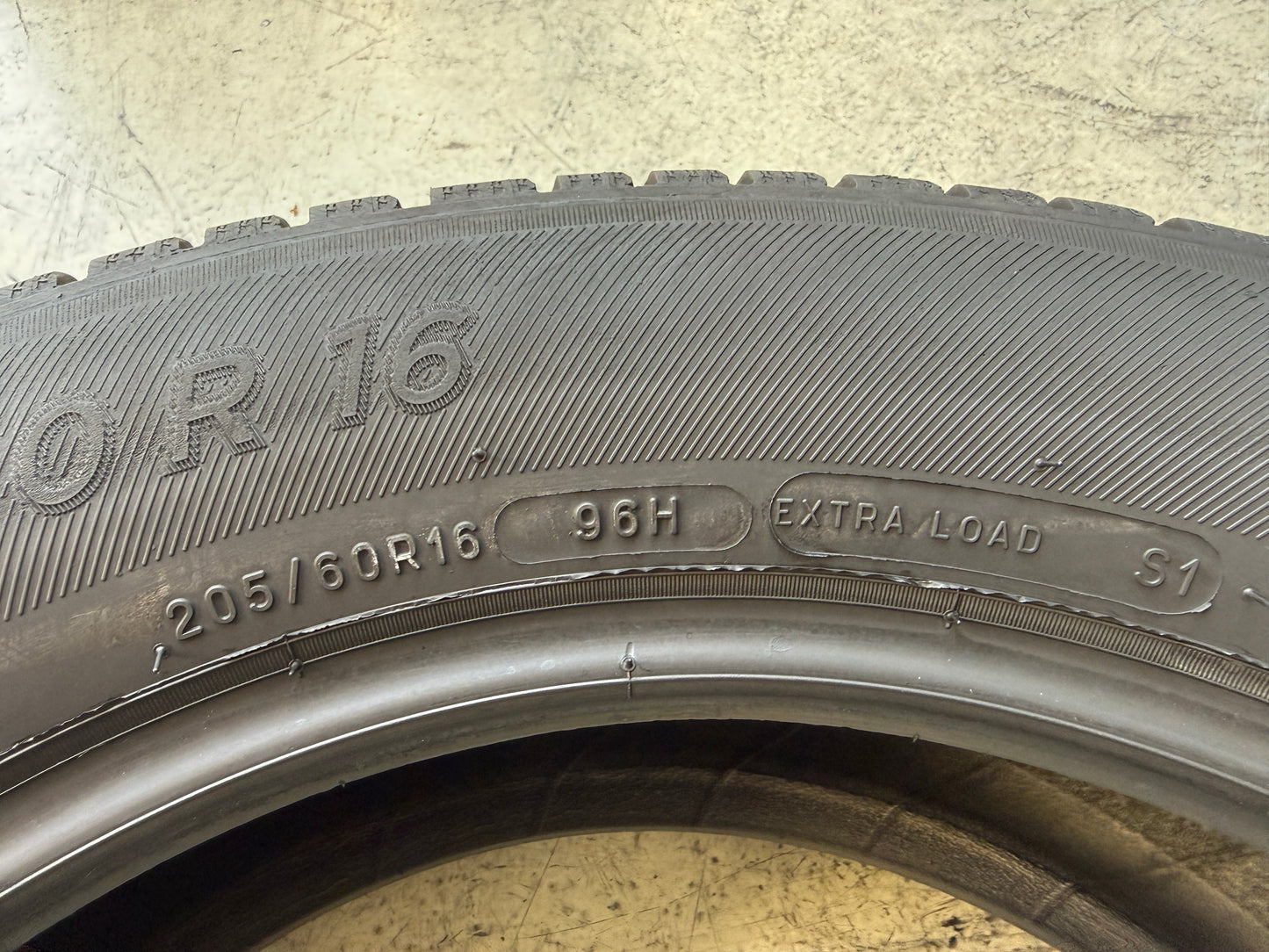 Usato: 4 Pneumatici Michelin CrossClimate 205/60R16 96H-96V XL 4 Stagioni 85% Residui