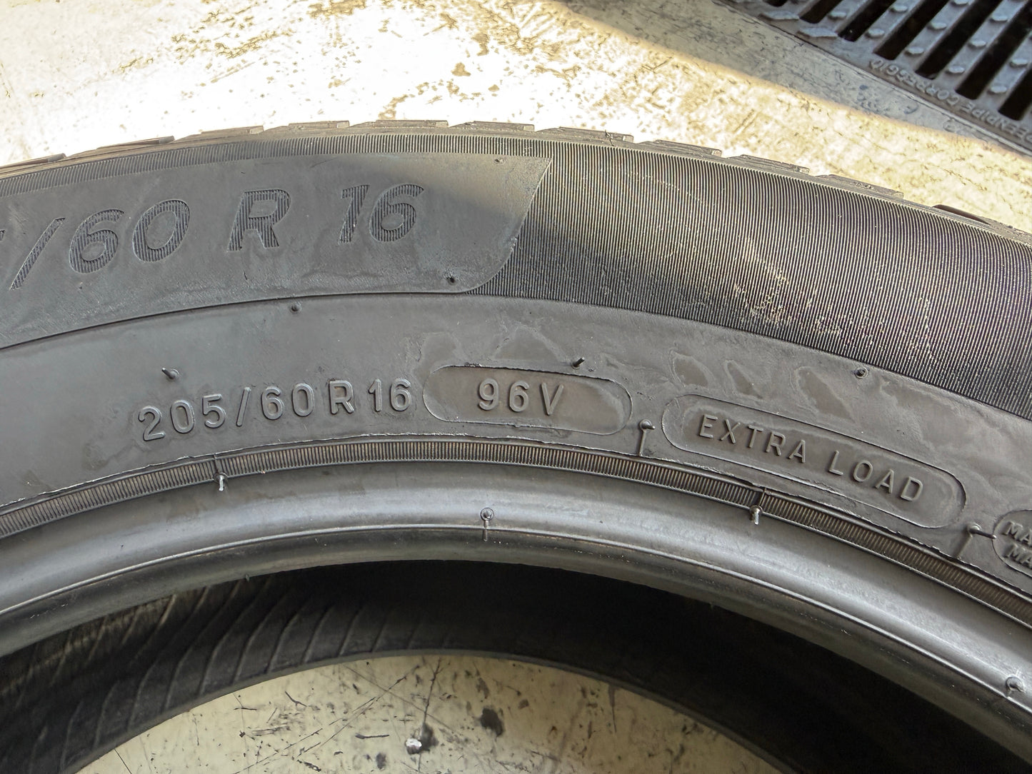 Usato: 4 Pneumatici Michelin CrossClimate 205/60R16 96H-96V XL 4 Stagioni 85% Residui