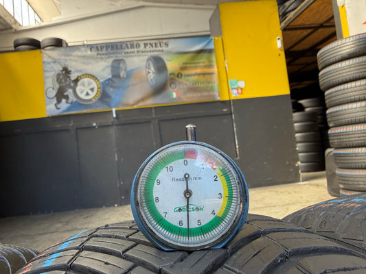 Usato: 4 Pneumatici 2 Continental AllSeasonContact + 2 Dunlop AllSeason 2 205/60R16 96H/96V 4 Stagioni 80% Residui