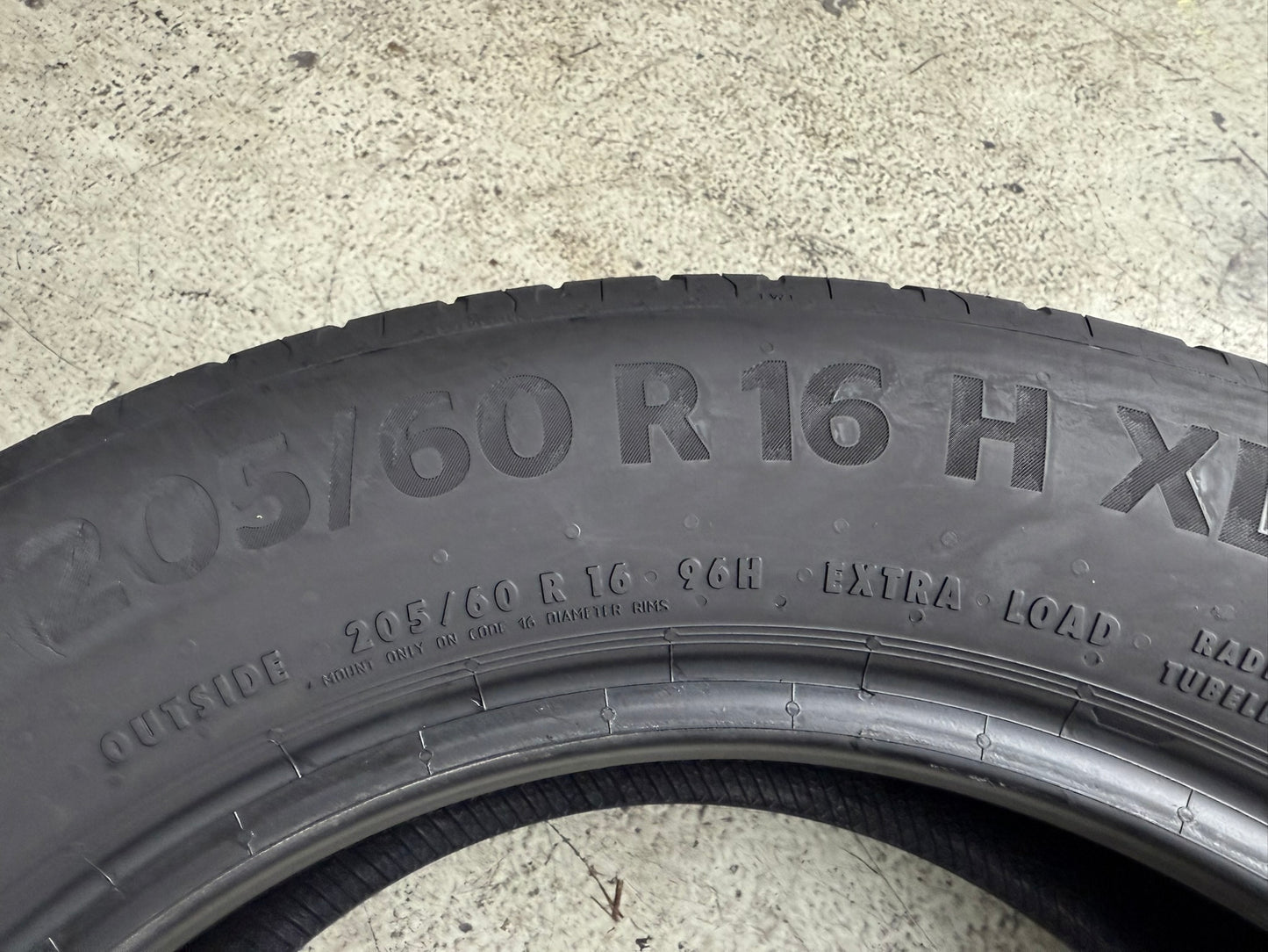 Usato: 4 Gomme 205/60R16 92V–96H Continental Estive 85–95% residui