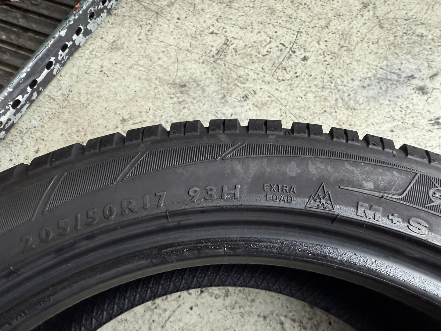 Usato: 4 Gomme 205/50R17 93H XL Dunlop Invernali 90% residui