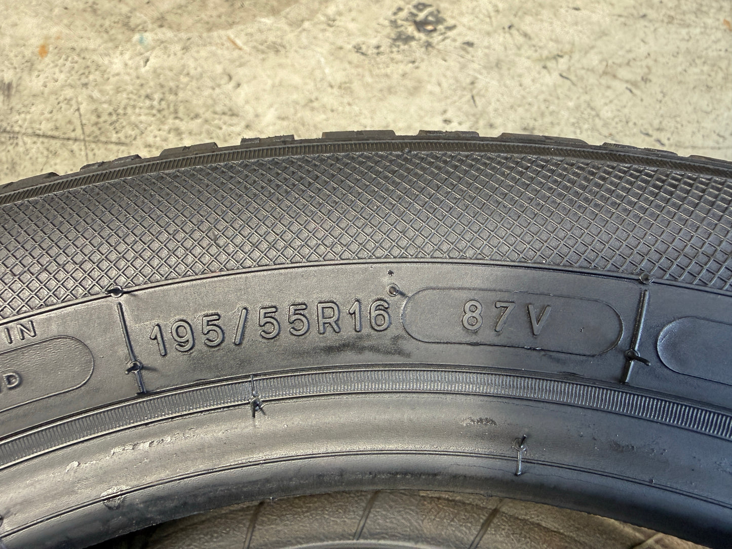 Usato: 2 Pneumatici Kleber Quadraxer 3 195/55R16 87V 4 Stagioni 90% Residui