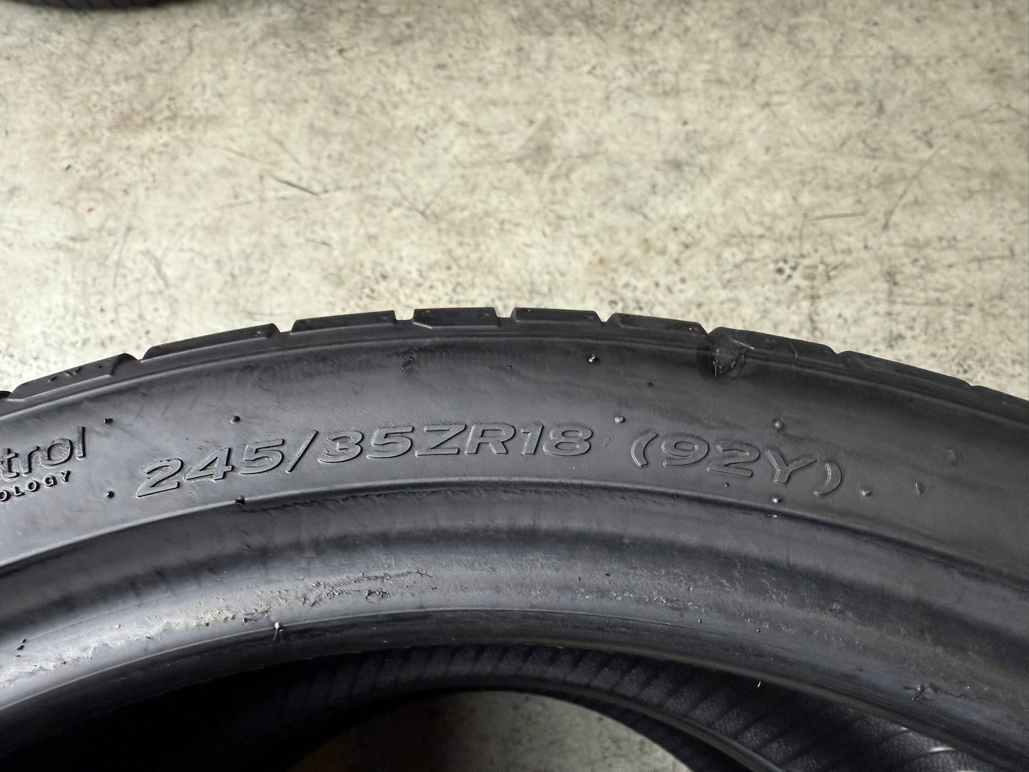 Usato: 2 Gomme 245/35R18 92Y Hankook Estive 80% residui
