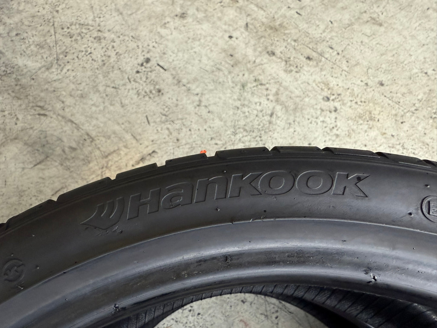 Usato: 2 Gomme 245/35R18 92Y Hankook Estive 80% residui