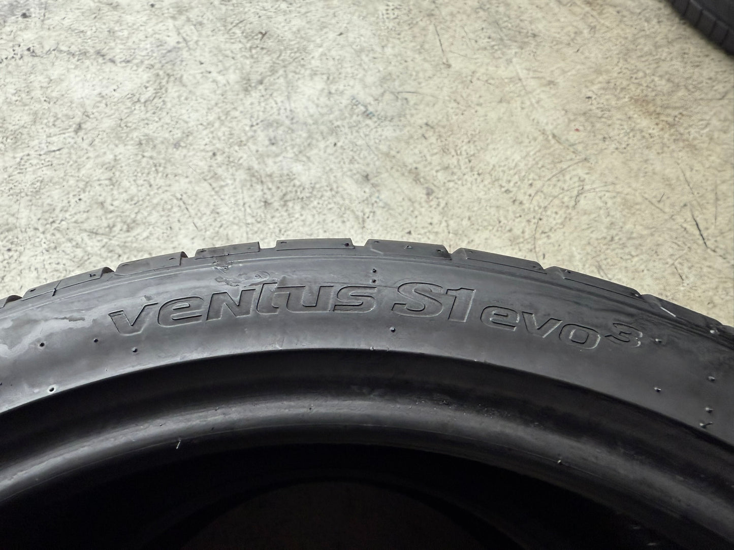 Usato: 2 Gomme 245/35R18 92Y Hankook Estive 80% residui