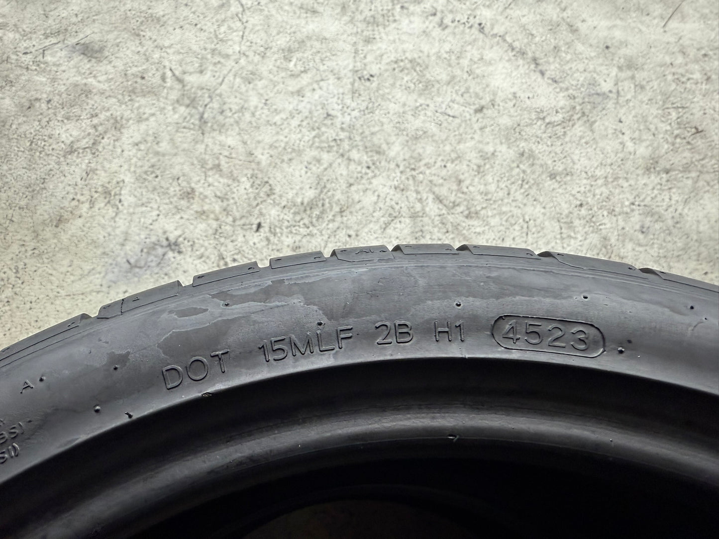 Usato: 2 Gomme 245/35R18 92Y Hankook Estive 80% residui