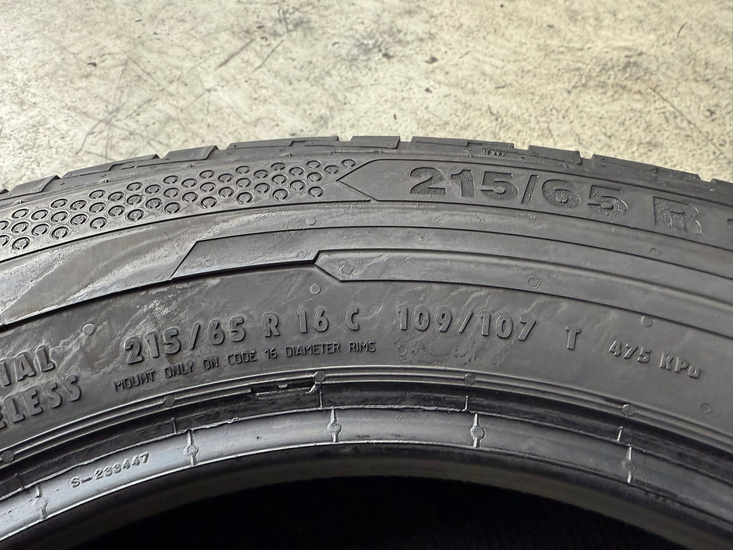 Usato: 4 Gomme 215/65R16 C 109/107T Continental Estive 90% residui