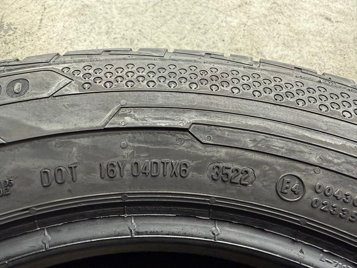 Usato: 4 Gomme 215/65R16 C 109/107T Continental Estive 90% residui