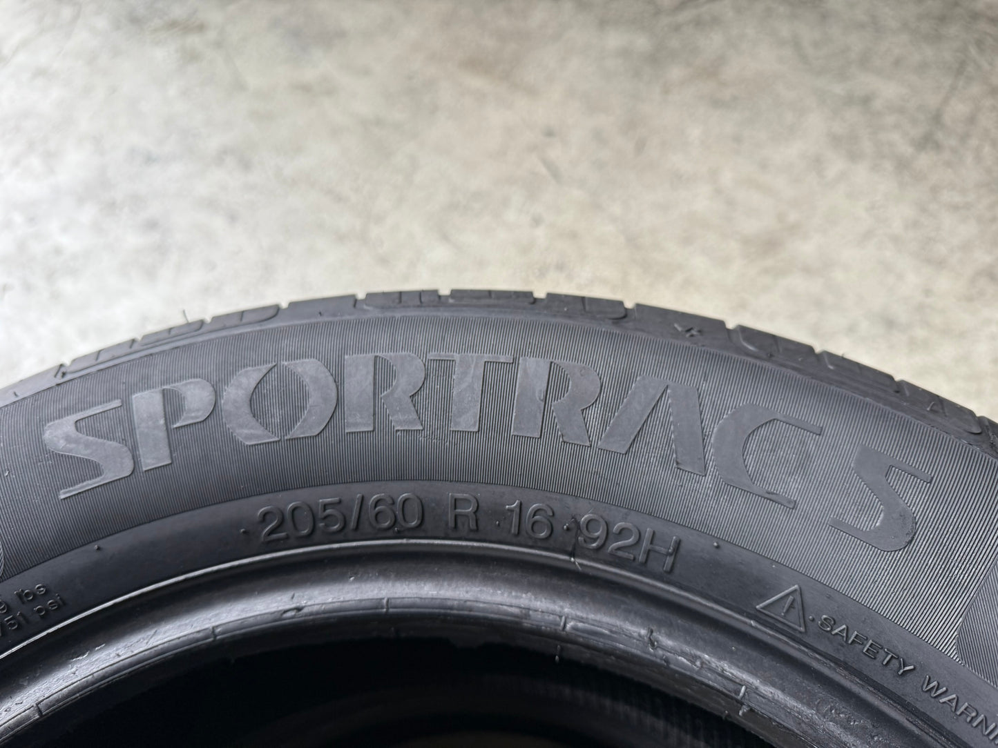 Usato: 2 Gomme 205/60R16 92H Vredestein Estivi 90% residui