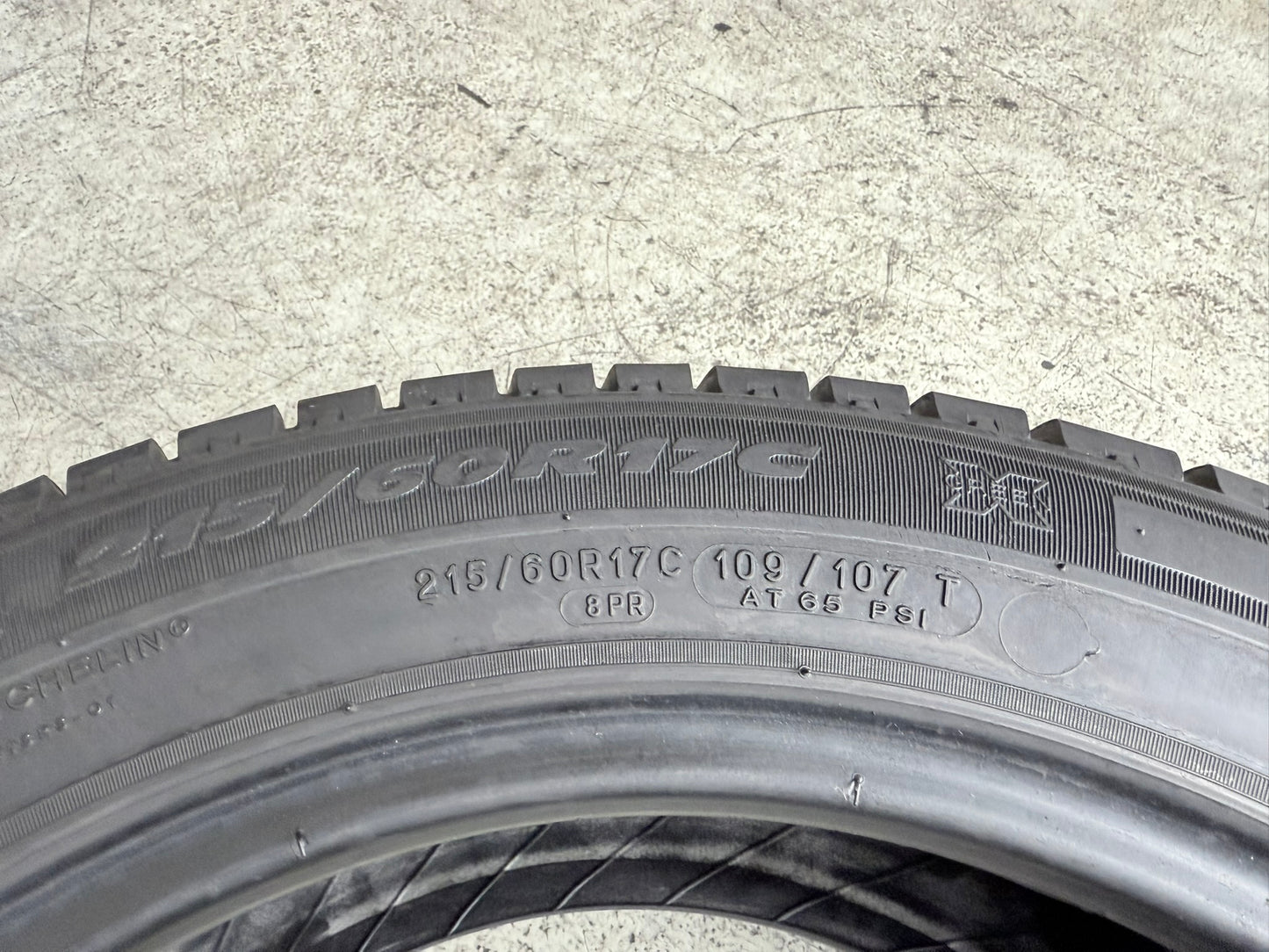 Usato: 4 Gomme 215/60R17 C 109/107T 8PR Michelin estive 90% residui